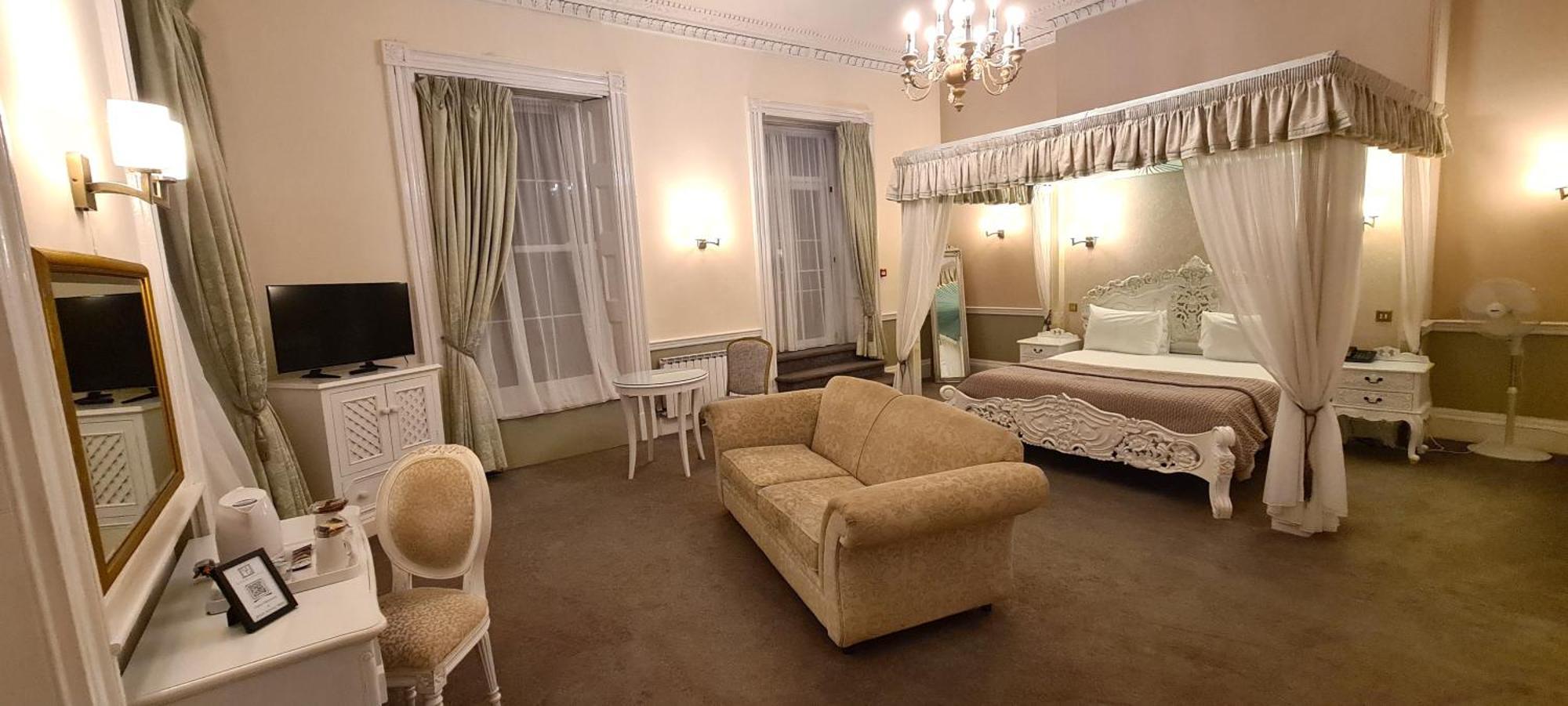 Manor Of Groves Hotel, Golf & Health Club 소브리지워스 외부 사진
