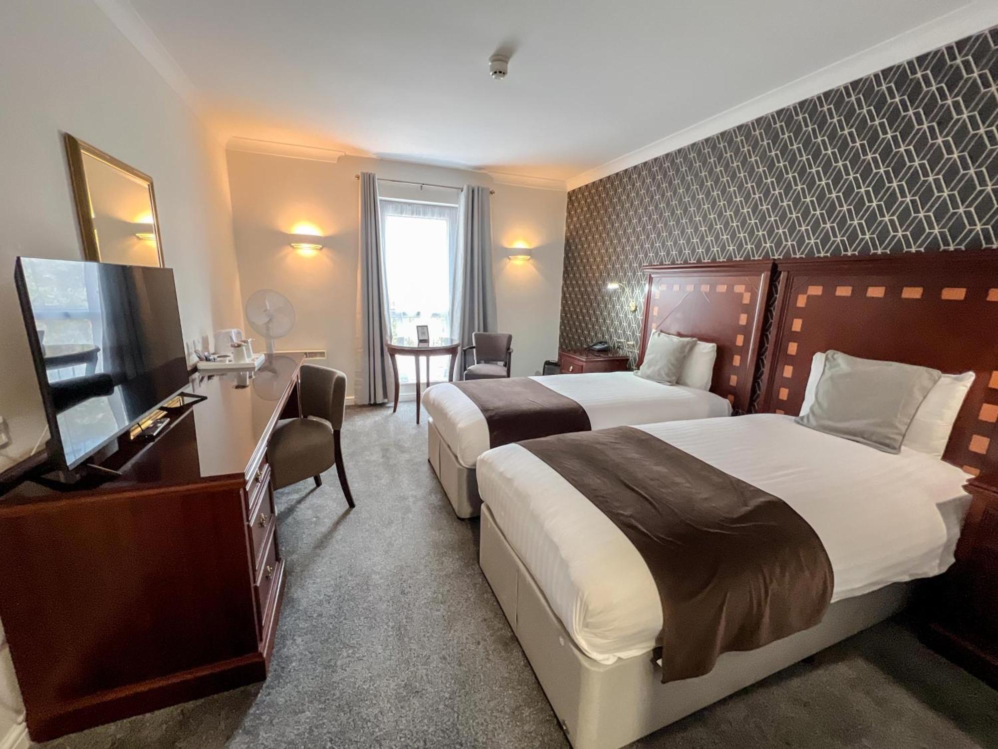 Manor Of Groves Hotel, Golf & Health Club 소브리지워스 외부 사진