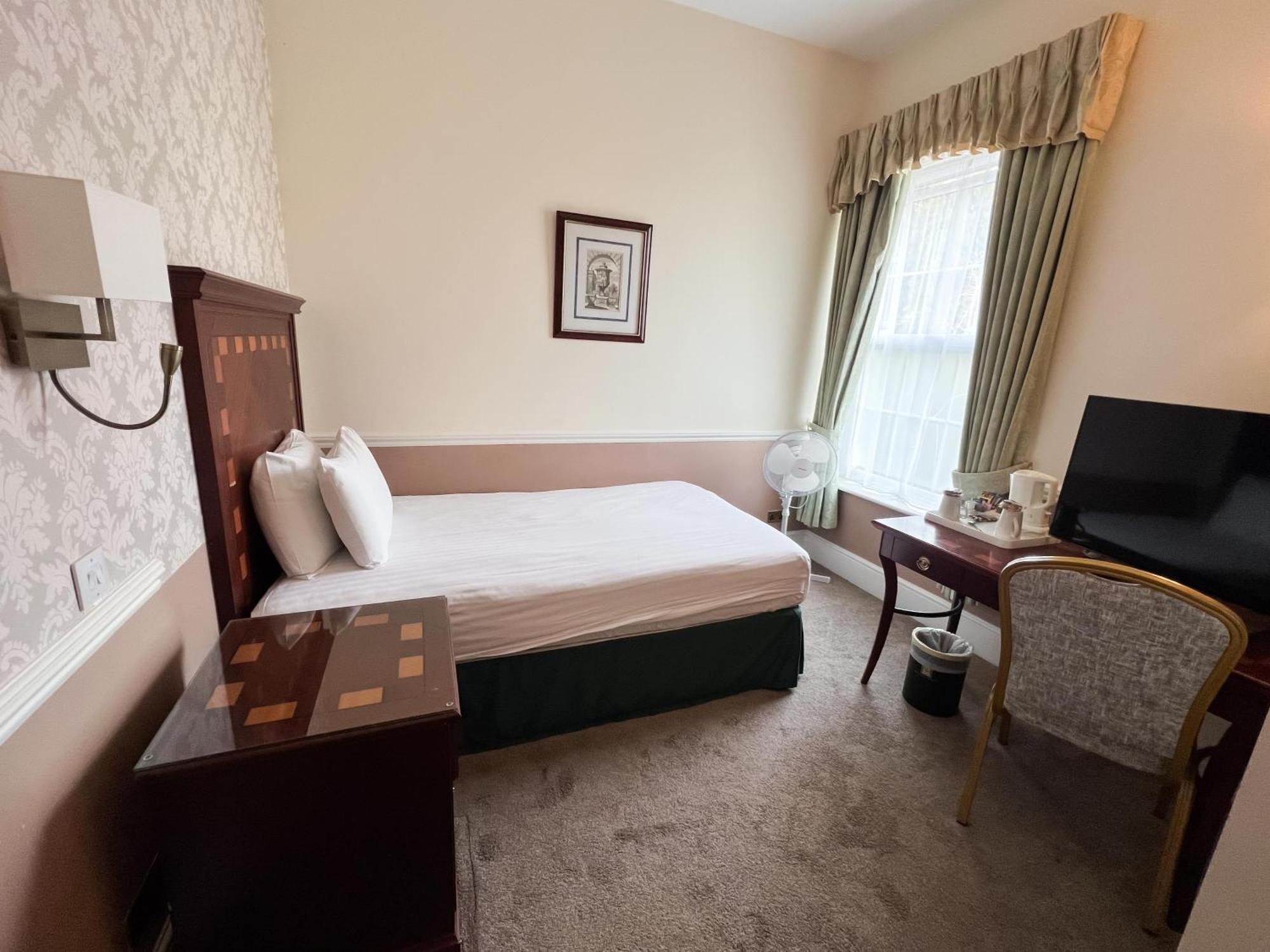 Manor Of Groves Hotel, Golf & Health Club 소브리지워스 외부 사진